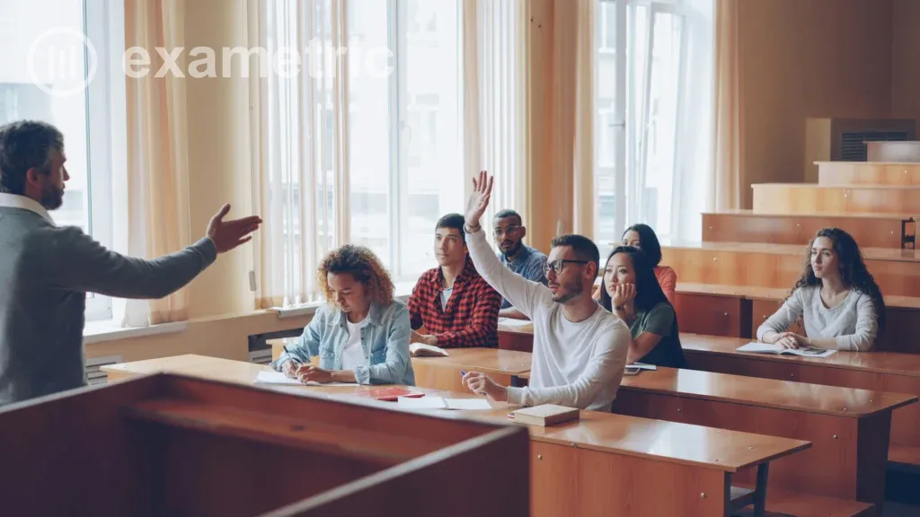Professor apontando para alunos com as mãos levantadas