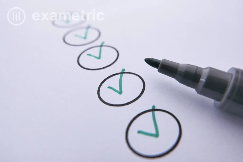 Checklist com itens marcados representando as etapas de uma avaliação 360 graus